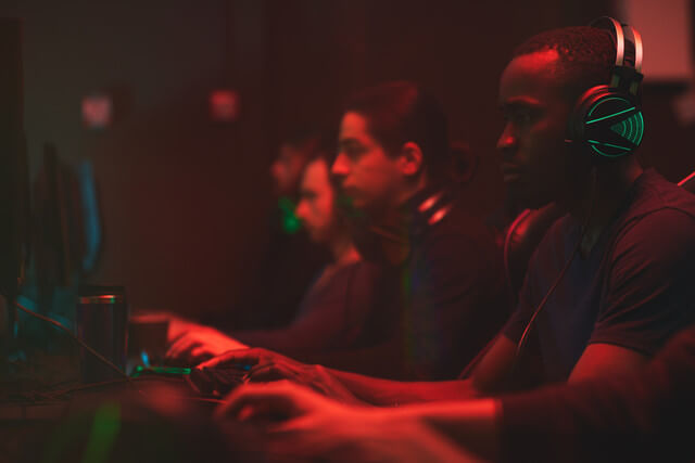 Gaming on Your Phone: Things to Look Out for in an Online Gaming 1 online gaming