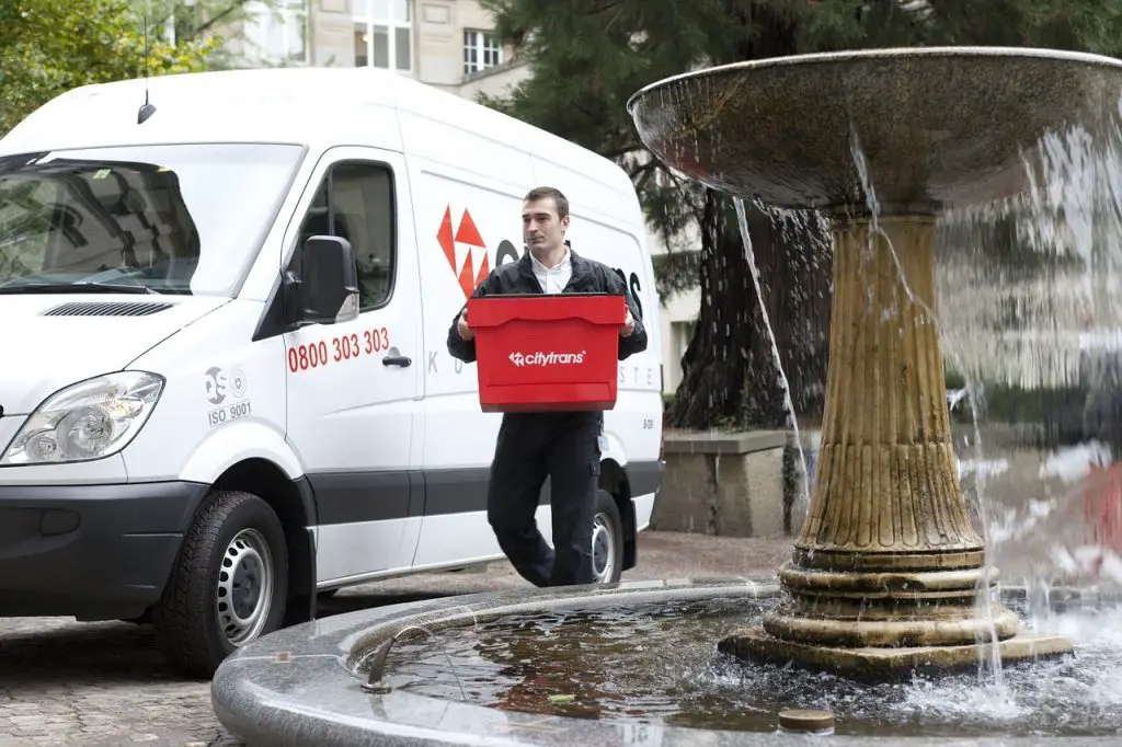 Technology Trends in the Courier Services Industry 1 Courier Services