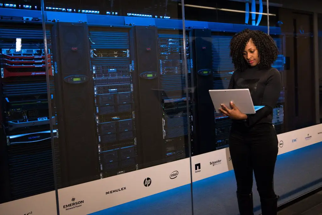 Server Management: How to Efficiently Monitor and Manage Your Servers 1 server management 01