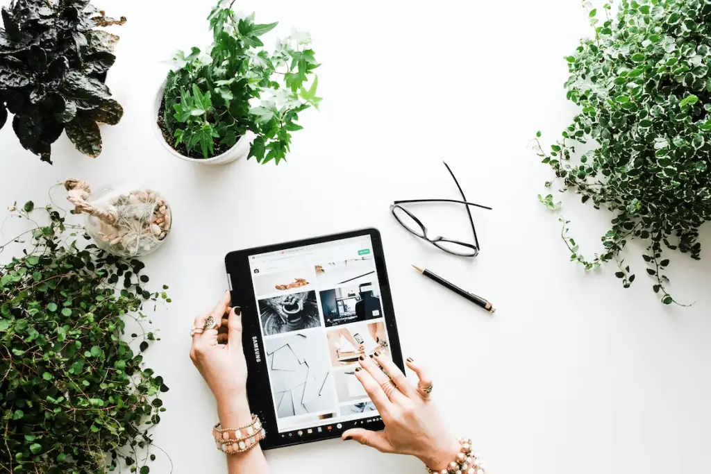 Designing for eCommerce: Key Principles in Digital Product Design 1 Designing for eCommerce