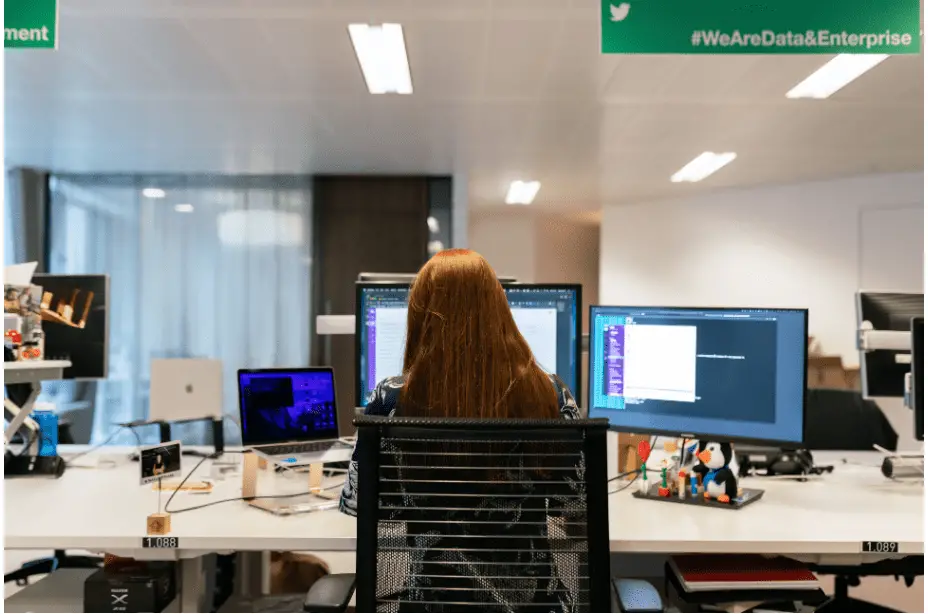 Is it Worth Outsourcing a Software Development Team? Here are the Pros and Cons 1 Outsourcing Software Development 00