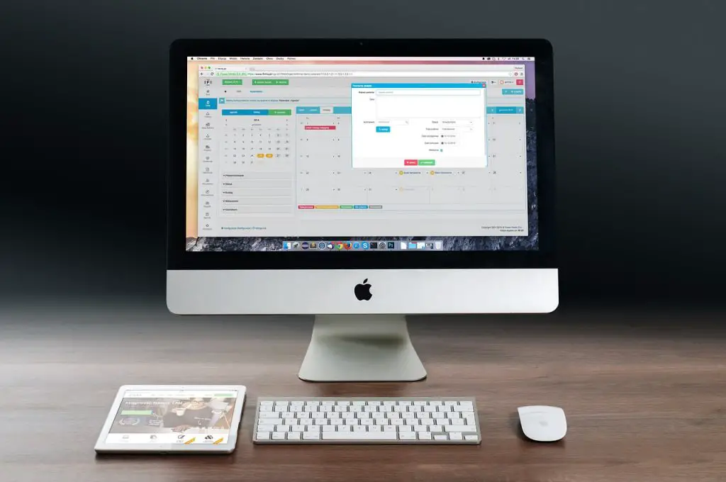 Essential Tips for Using Computers for Long Periods Daily 1 apple 606761 1280