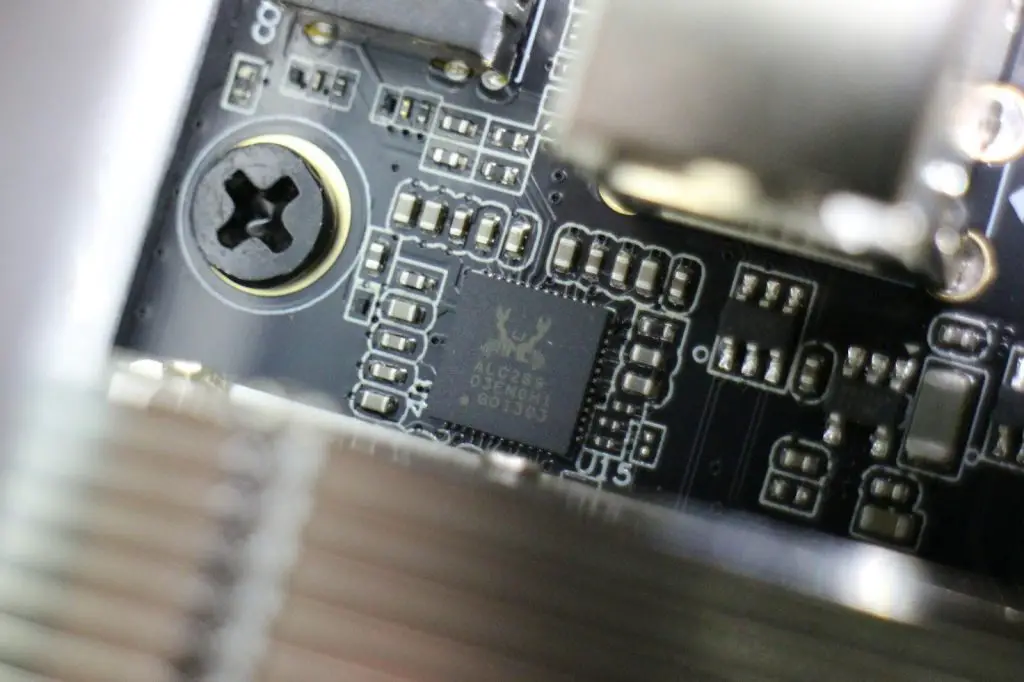 Key Factors to Consider When Buying Electronic Parts for Your Business 1 Buying Electronic Parts for Business